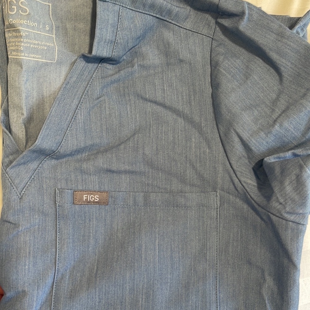 FIGS Catarina one pocket scrub top in Heather Indigo
